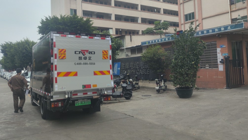 UPS0004.jpg